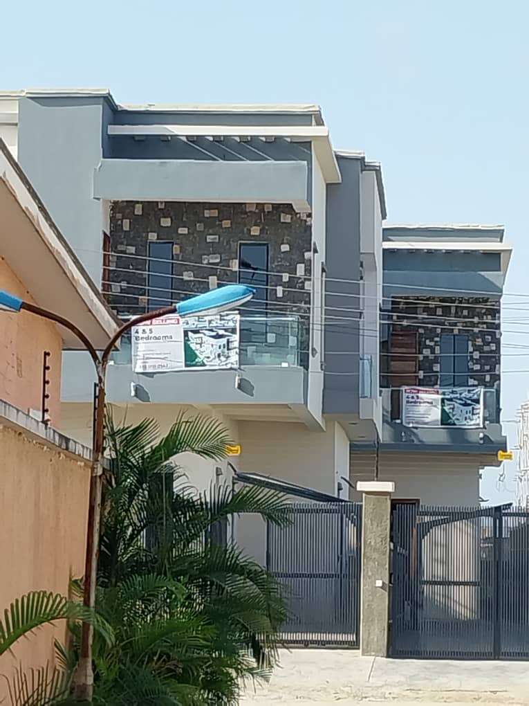 3 in 1 FULL DETACHED HOUSES before renovation